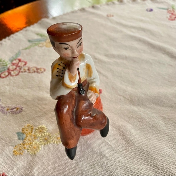 Vintage Asian Man Sitting on Barrel Figurine. Occupied Japan. 5"H x 4"W - Picture 13 of 16